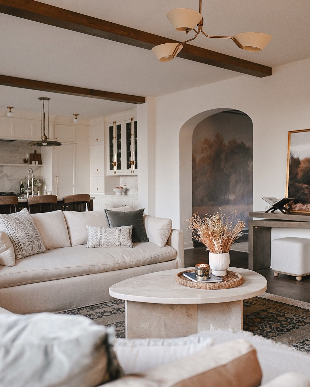 How to Design a Luxury Living Room in Houston That Feels Effortless